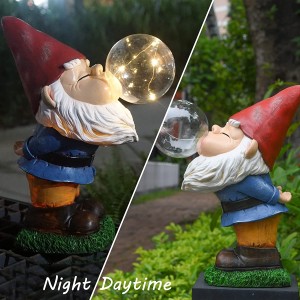 Wholesale hot selling Garden decor waterproof Gnomes Garden Decorations Funny Statues with solar light