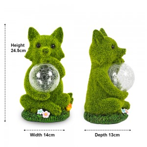 2022 High quality home and garden decor resin Flocked Fox with solar light