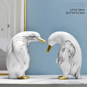 2023 Resin European style crafts animal desktop decorations penguin family ornaments home living room desktop decorations