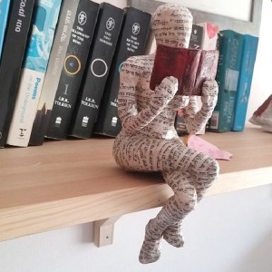 2023 Amazon new Reading woman reading man home decor decorative ornament resin ornament bookshelf decorative set