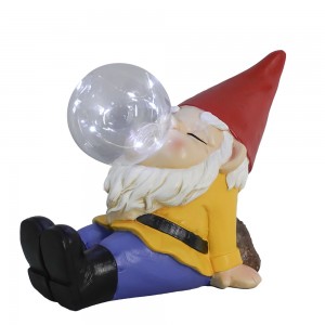 Wholesale hot selling garden outdoor decor waterproof sitting gnome statue with solar light