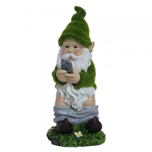 Garden Decoration Solar Light Flocked Artificial Moss Resin Statue with Sitting on a Glass and Looking at the Phone