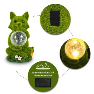 2022 High quality home and garden decor resin Flocked Fox with solar light