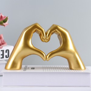 Simple jewelry love heart ornament resin crafts bedroom desktop decoration gesture ornament birthday gift wholesale