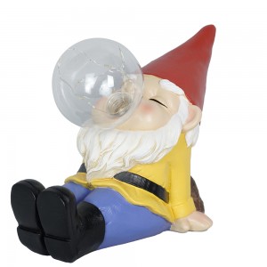 Wholesale hot selling garden outdoor decor waterproof sitting gnome statue with solar light