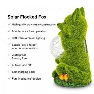 2022 High quality home and garden decor resin Flocked Fox with solar light
