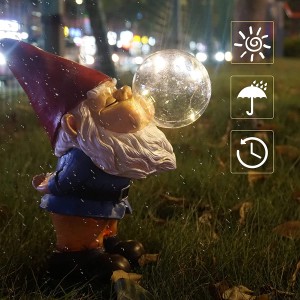 Wholesale hot selling Garden decor waterproof Gnomes Garden Decorations Funny Statues with solar light