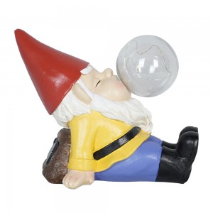 Wholesale hot selling garden outdoor decor waterproof sitting gnome statue with solar light