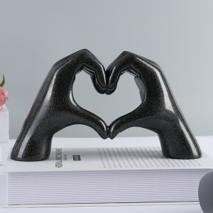 Simple jewelry love heart ornament resin crafts bedroom desktop decoration gesture ornament birthday gift wholesale