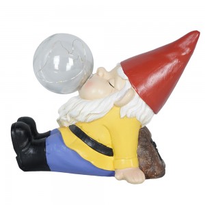 Wholesale hot selling garden outdoor decor waterproof sitting gnome statue with solar light